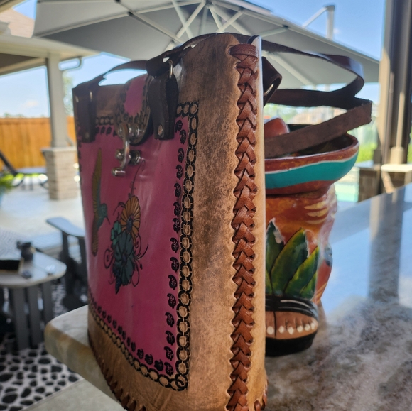 Hand Tooled Hammingbird Shoulder Handbag - Picture 16 of 16